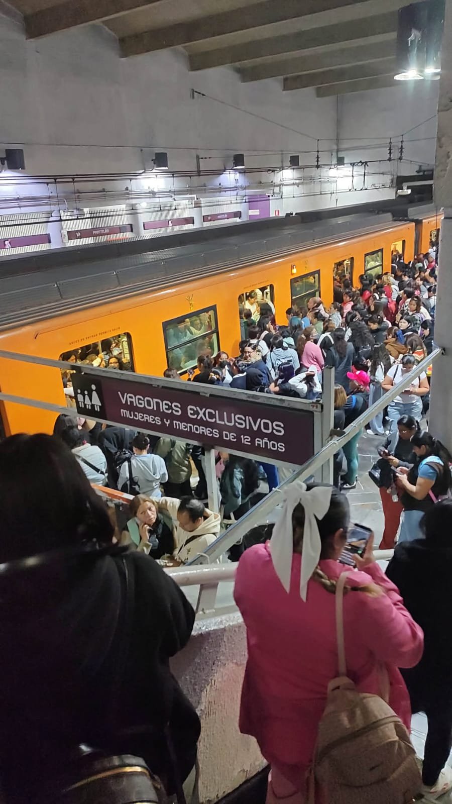 Incendios, quemaduras y retrasos complican el servicio del Metro capitalino.