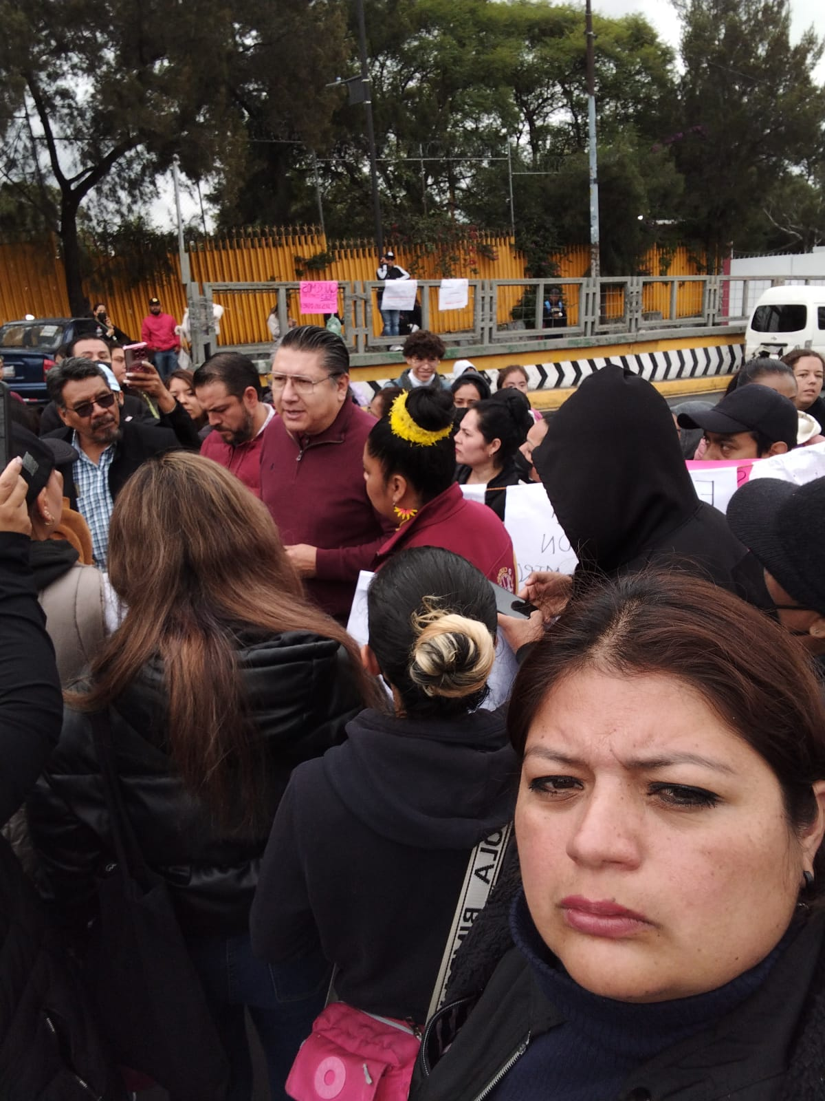 Padres de familia exigen destitución de directora; de Secundaría Técnica Nº 13 en Naucalpan, por actos de co rrupción