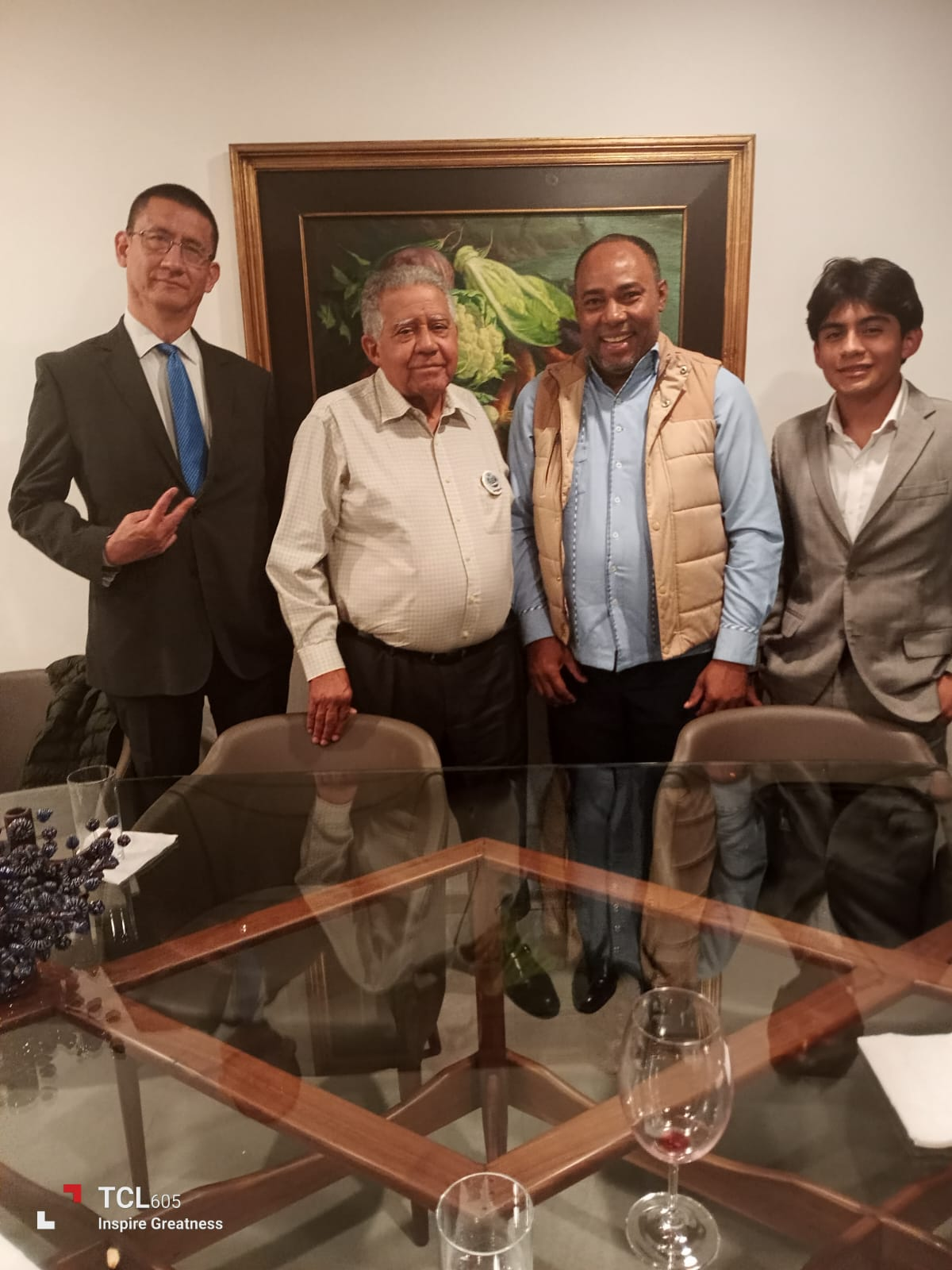 Embajador dominicano Juan Bolívar Díaz recibe al periodista internacional Salvador Ramírez en México