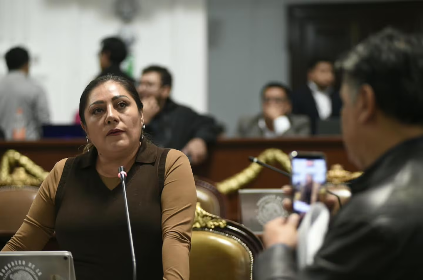 Diputados de Morena se solidarizan con policías golpeados