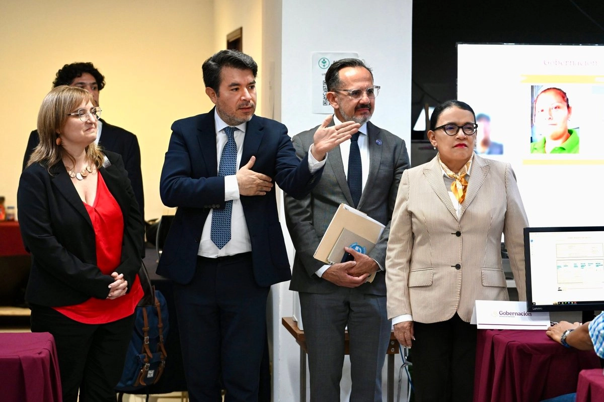 Gobernación presenta a vicepresidenta de CIDH centro de mando de Alerta Nacional de Búsqueda