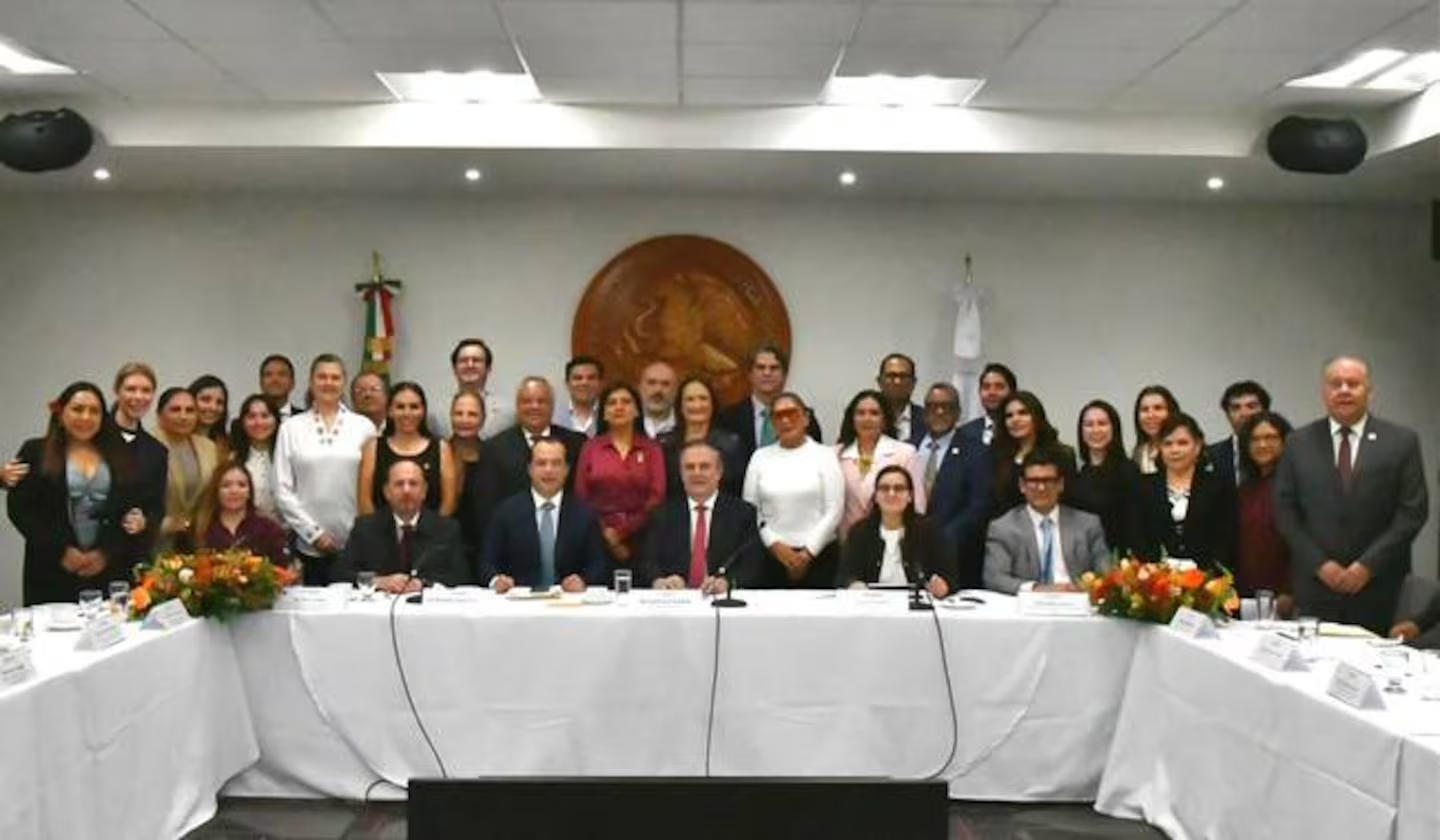 Marcelo Ebrard dialoga con legisladores sobre el futuro comercial de México y la revisión del T-MEC