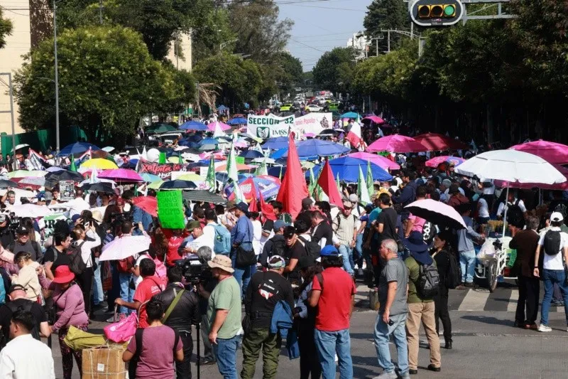 IMSS instala mesa de renegociación salarial con sindicato; amagan con nueva marcha