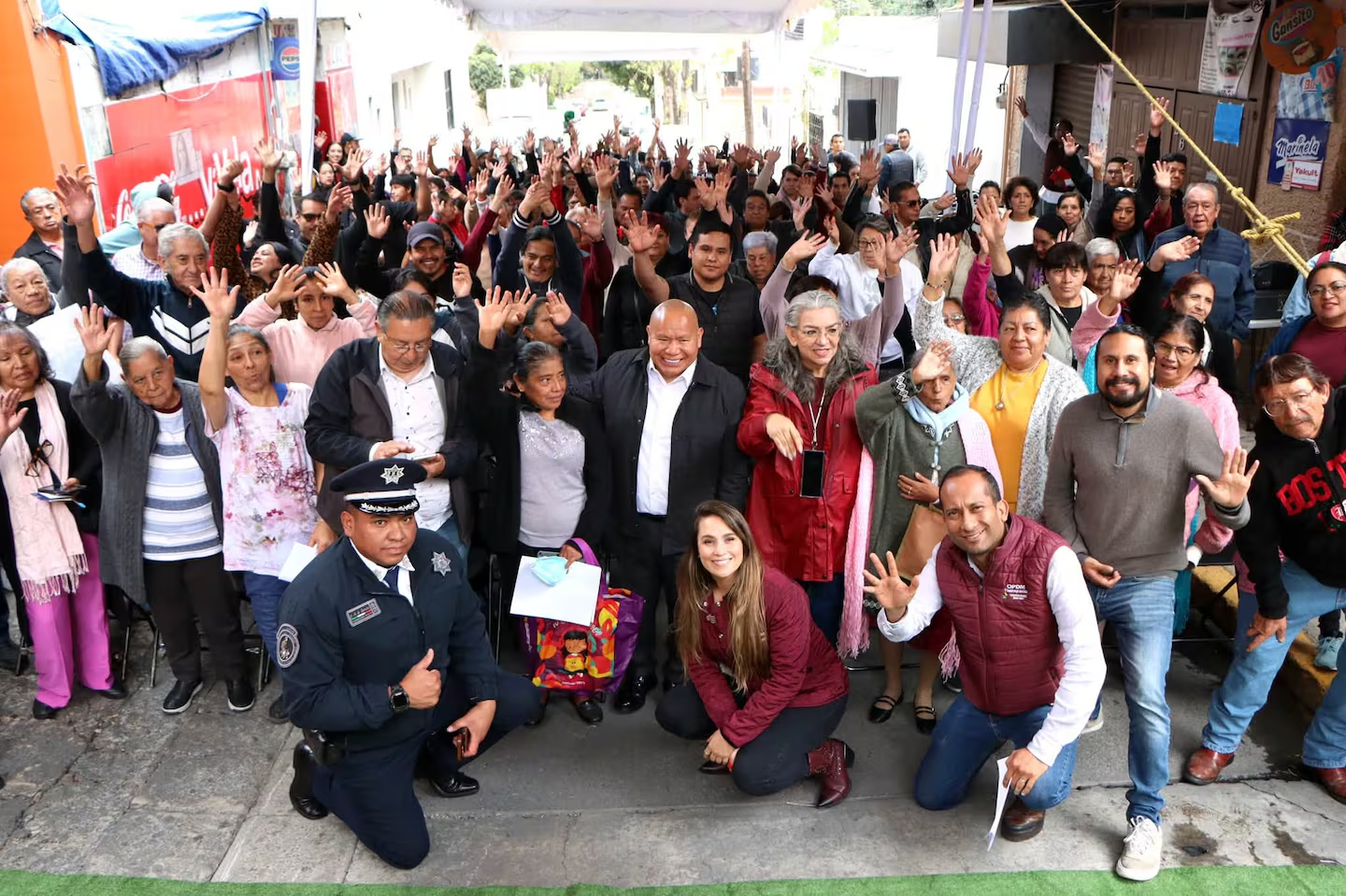 Raciel Pérez se reúne con vecinos de Bellavista Puente de Vigas en Tlalnepantla