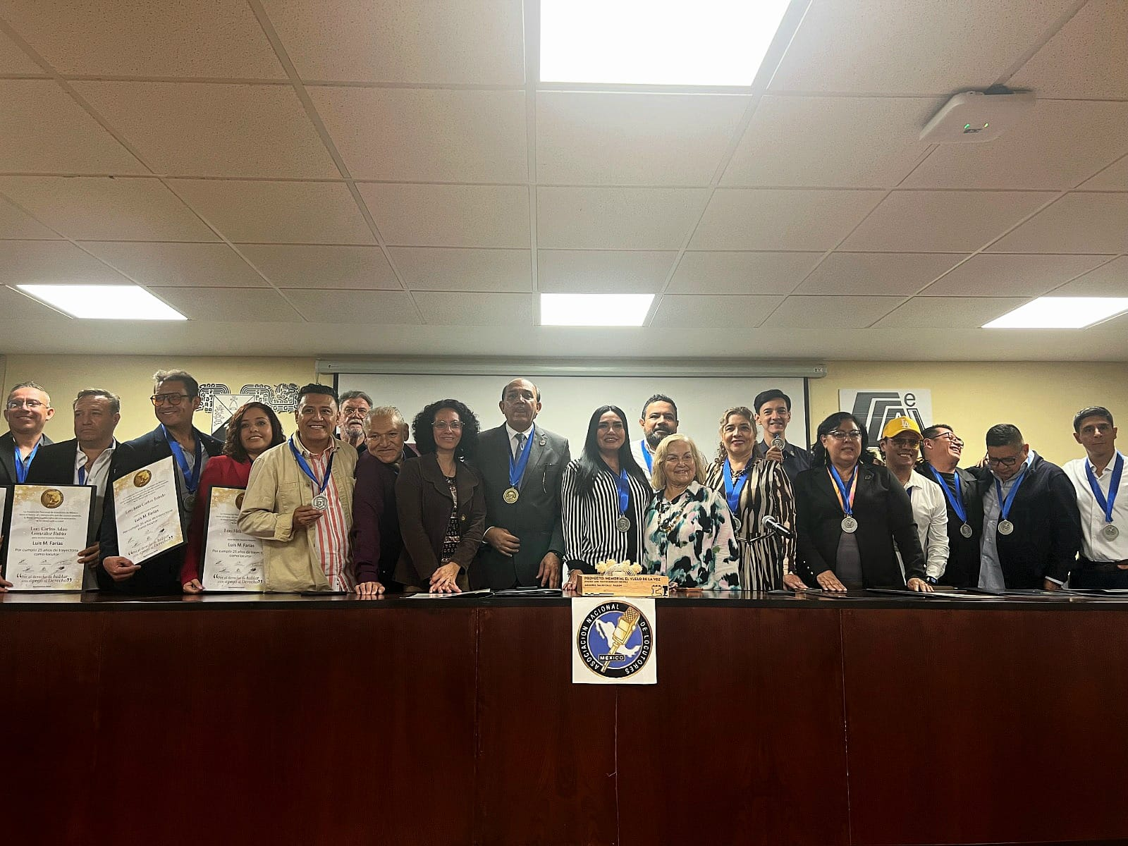 Entrega ANLM Medalla Luis M Farías por 25 y 50 años de trayectoria a locutores en Morelos