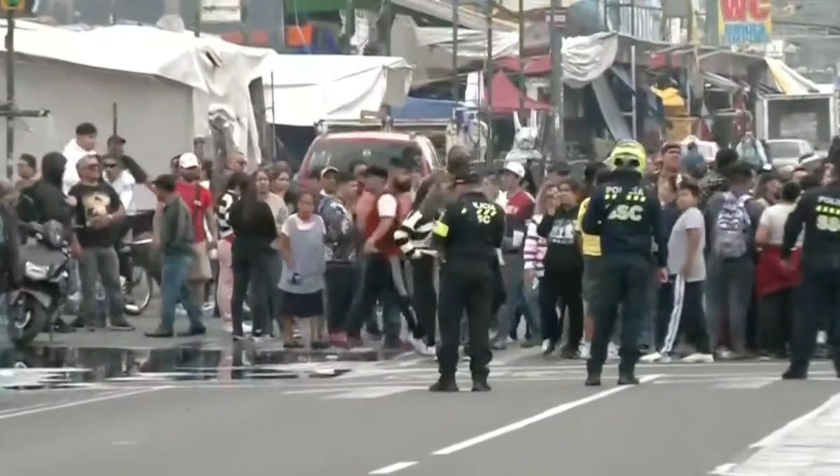 Comerciantes de Tepito bloquean Eje 1 Norte para recuperar mercancía asegurada