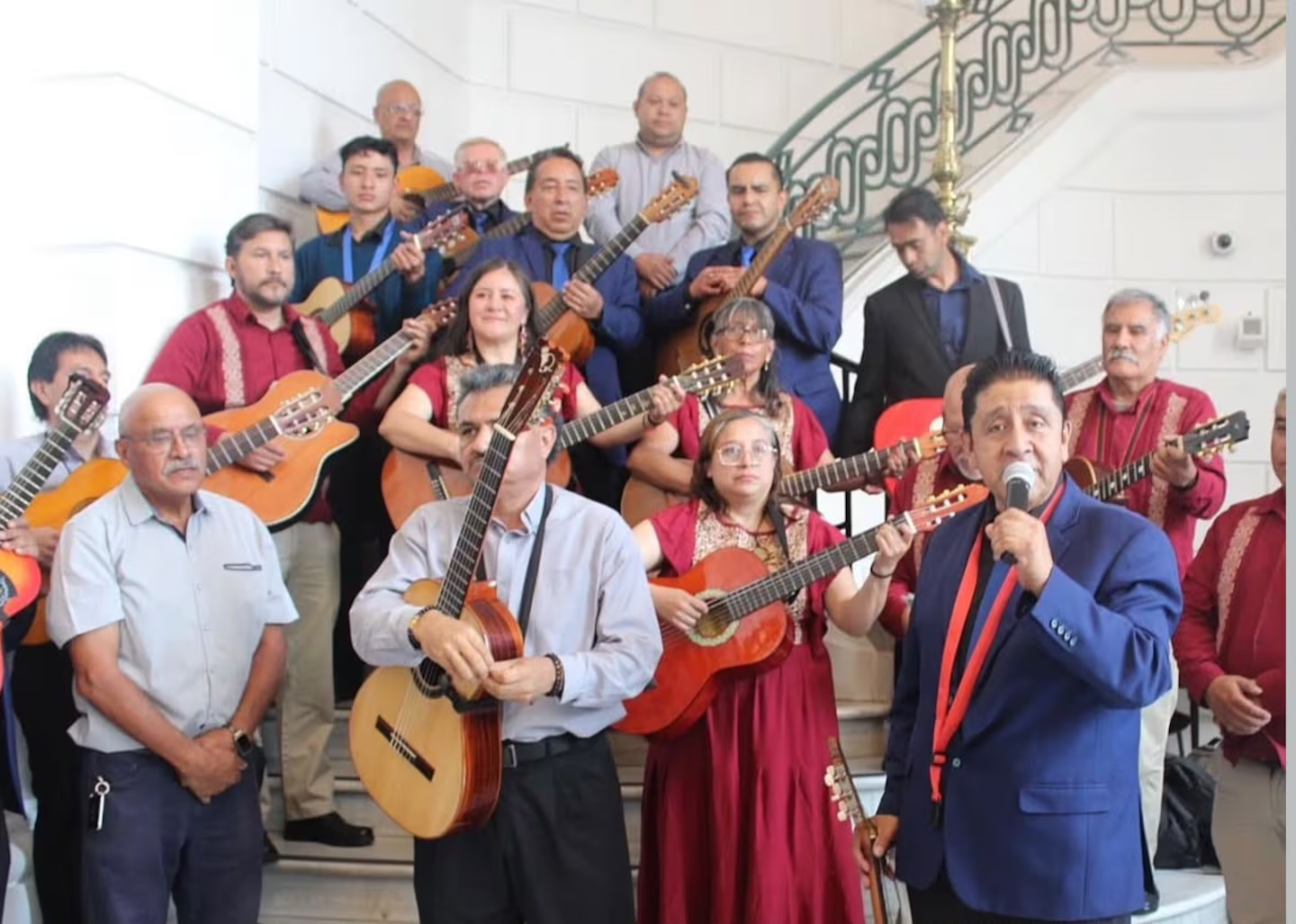 Congreso de CDMX declara el 24 de octubre como Día de las Rondallas