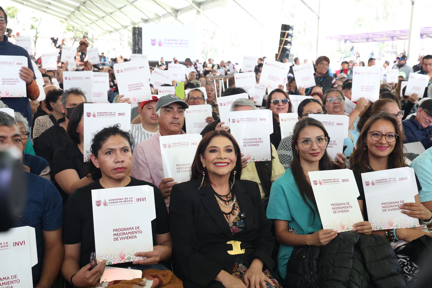 CDMX entrega 3 mil 317 créditos para vivienda y anuncia meta de 10 mil escrituras en 2027