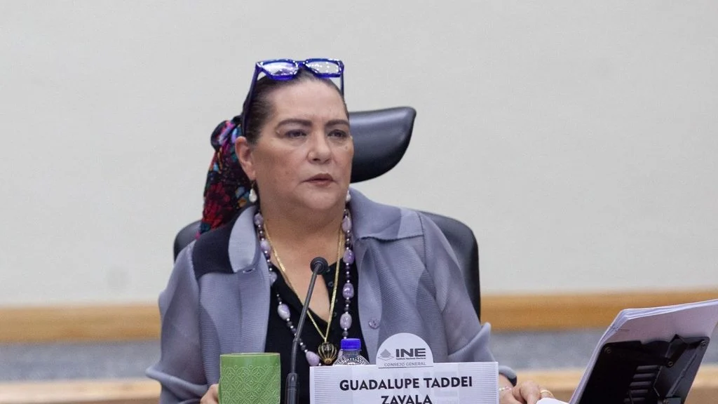 Renuncia de Guadalupe Taddei al INE y genera reacciones de políticos