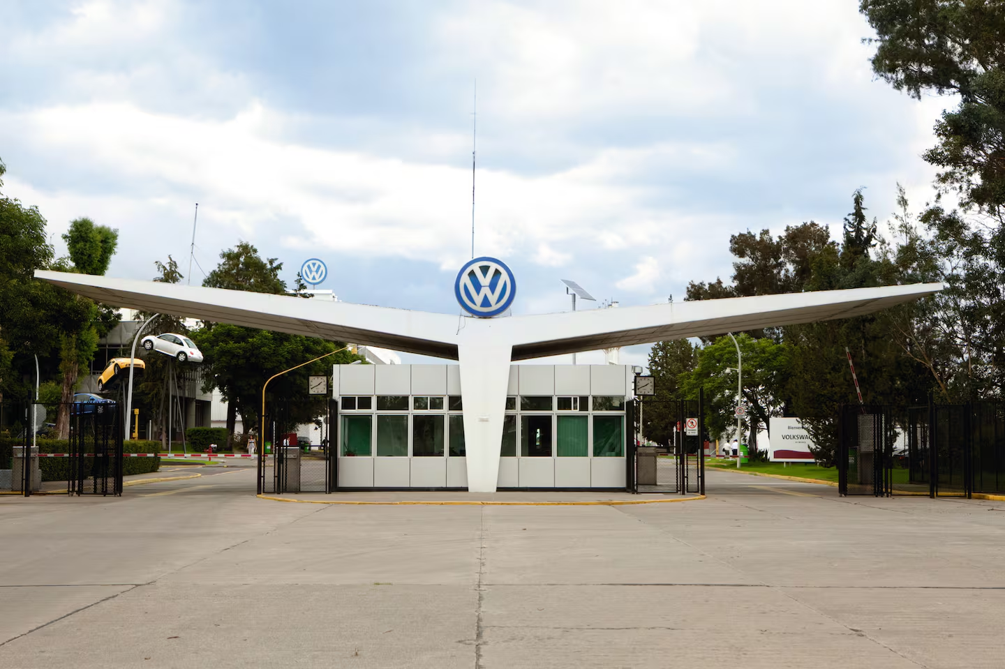 VW ofrece aumento global de 8.24%; trabajadores votarán el tercer acuerdo