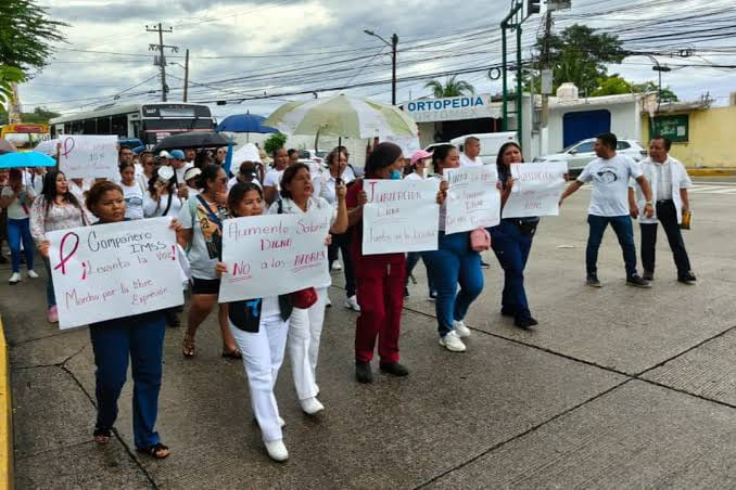 Tras protestas de los trabajadores del IMSS brotan abusos de jefes en oficinas y hospitales