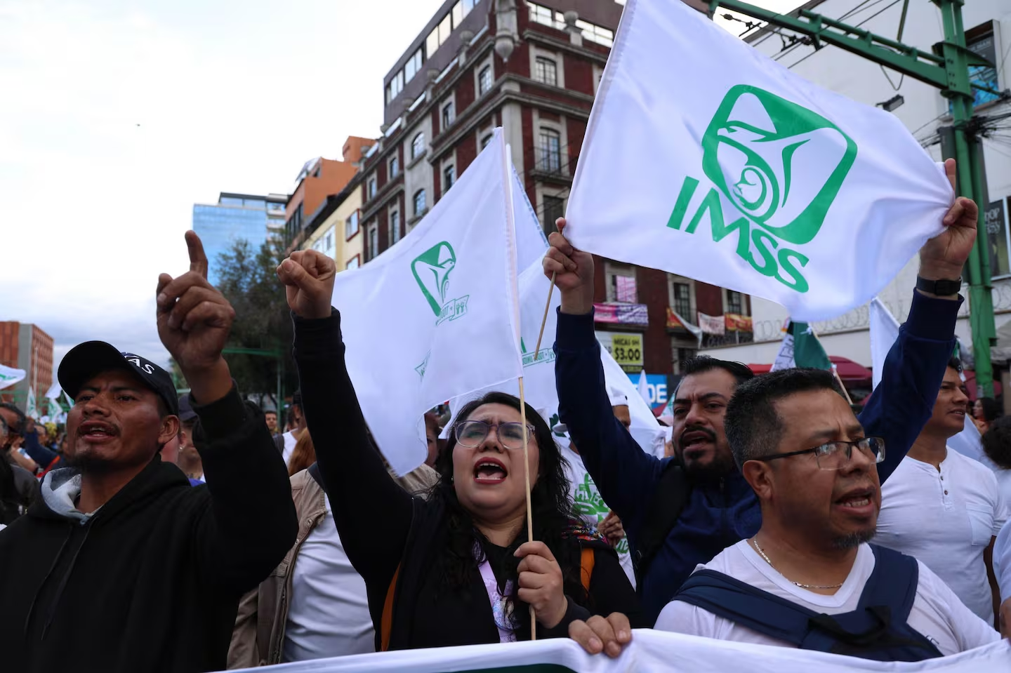 Gobierno federal prepara nuevas medidas para mejorar la atención en el IMSS