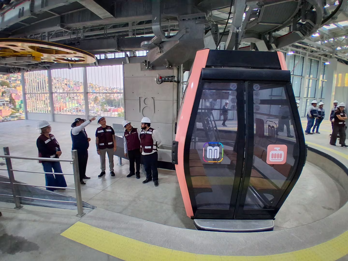 Línea 3 del Mexicable en Naucalpan avanza con instalación de equipos; supervisan estaciones