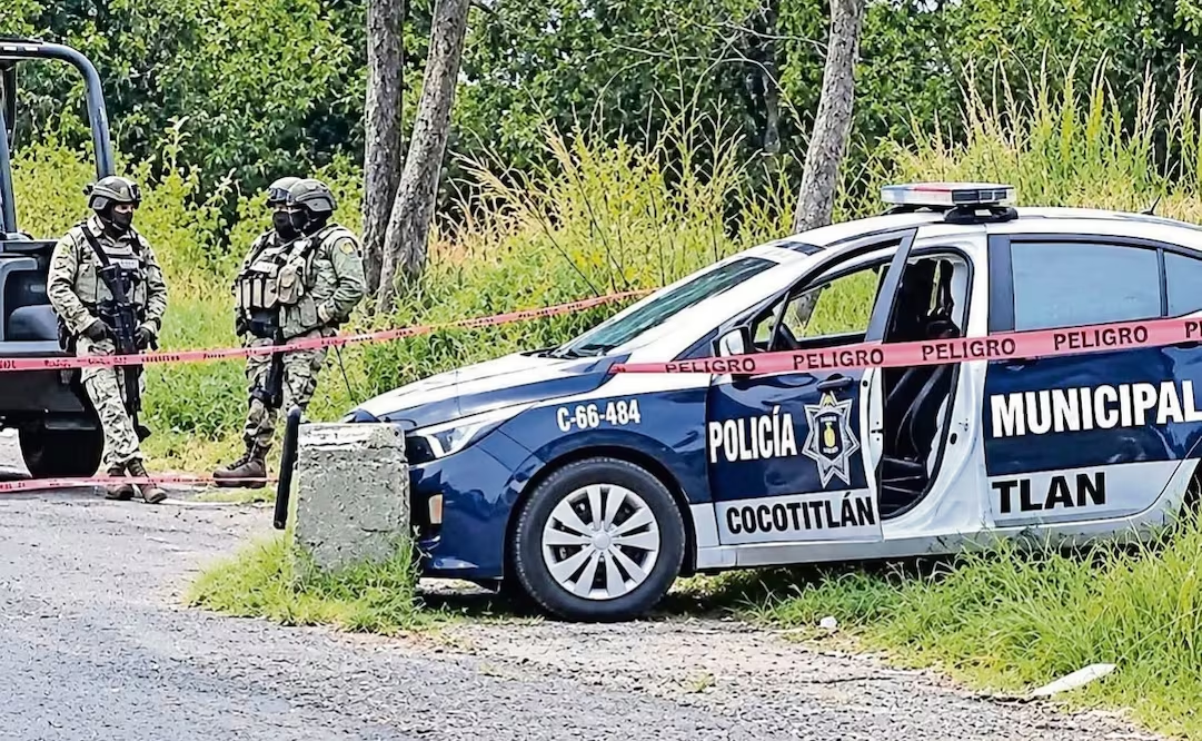 ¡Acribillados en la patrulla! Emboscada contra policías de Cocotitlán deja un oficial sin vida y otro herido