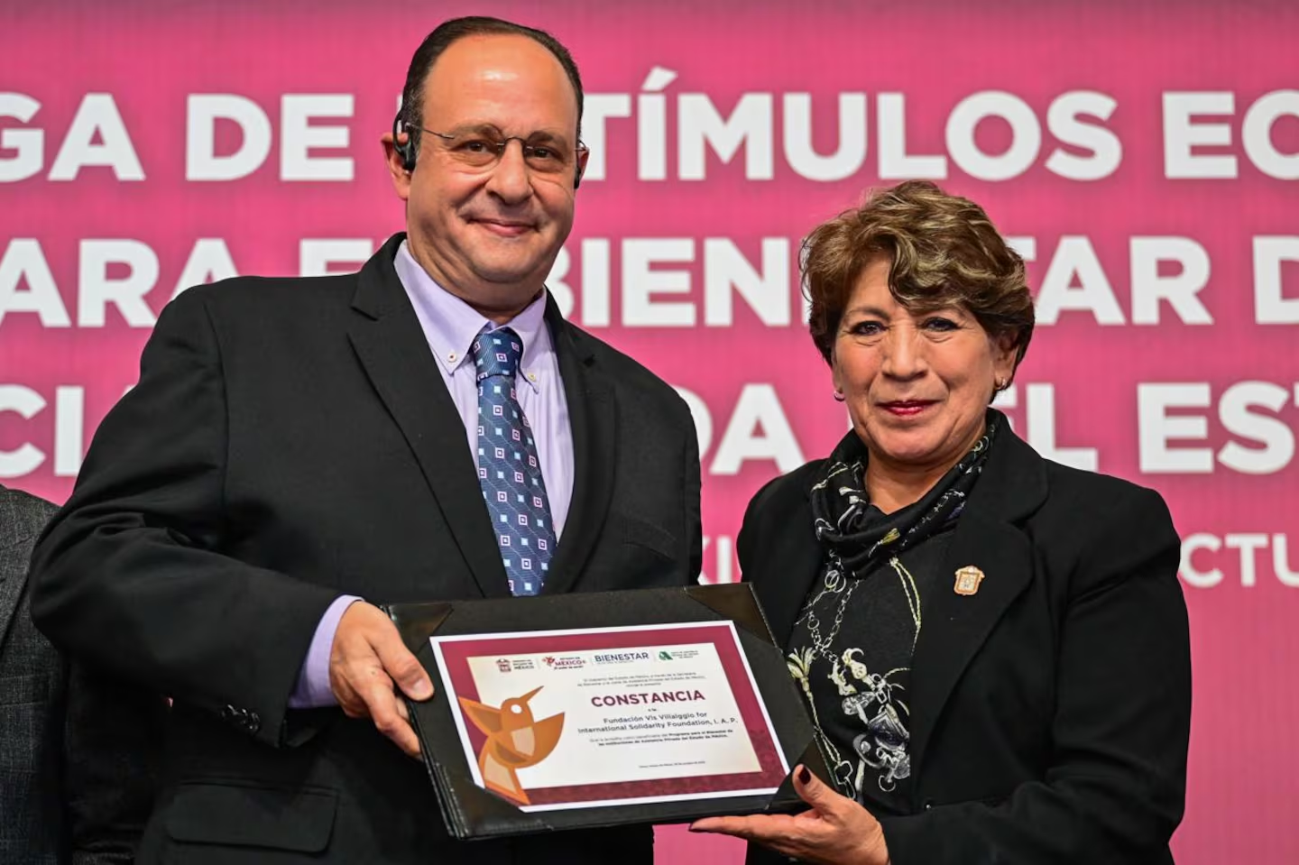 Delfina Gómez entrega 11.4 millones de pesos a 47 instituciones de asistencia privada